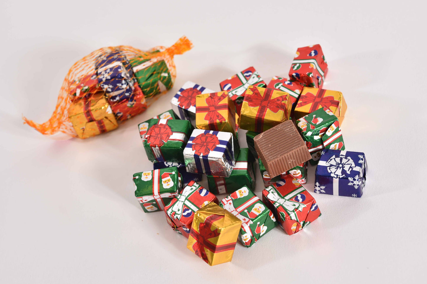 Mesh Bag Milk Chocolate Foil Presents (2oz) - Conrad's Confectionery
